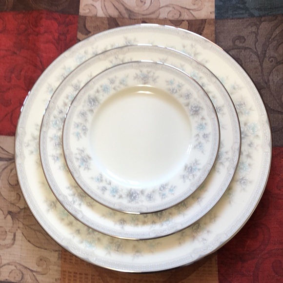 COPY - 🌟Vintage Noritake Fine Bone China🌟5 piece place setting. - Picture 5 of 16